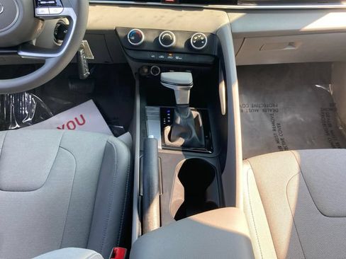 Used 2023 Hyundai Elantra SE FWD image 23