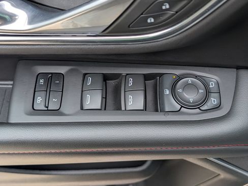 Used 2024 Chevrolet Suburban RST RWD image 17