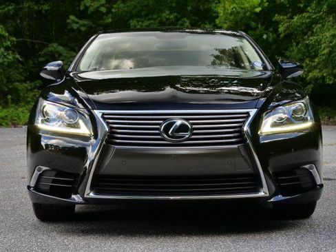 Used 2016 Lexus LS 460 w/ Comfort Package RWD image 5