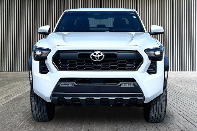 Used 2025 Toyota Tacoma TRD Off-Road AWD/4WD image 3