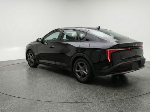Used 2025 Kia K4 LXS image 6