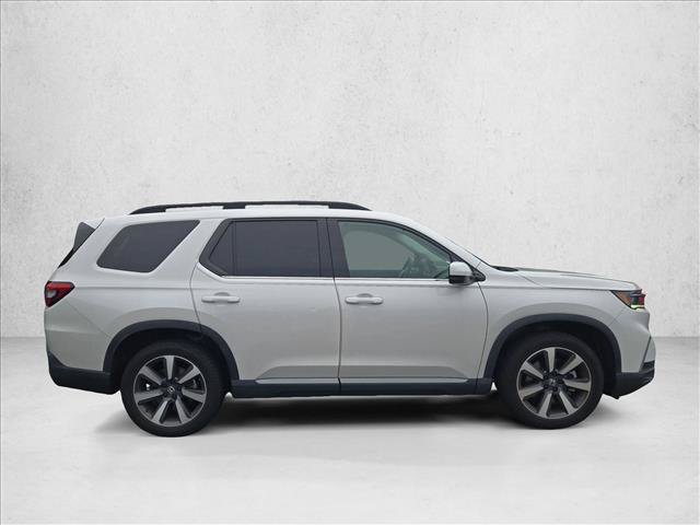 Used 2025 Honda Pilot Touring image 4