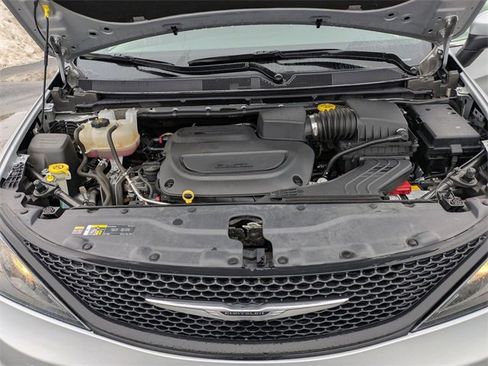 Used 2023 Chrysler Voyager LX image 25