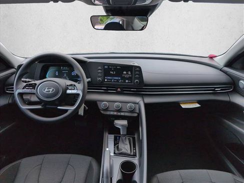 New 2026 Hyundai Elantra SE FWD image 18
