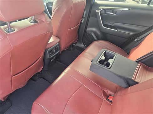Used 2024 Toyota RAV4 SE image 12