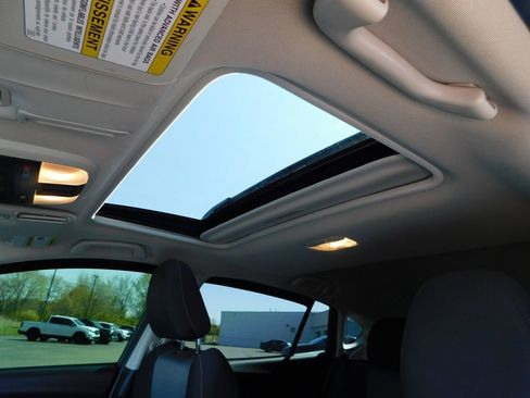 Used 2023 Subaru Crosstrek 2.0i Premium image 12