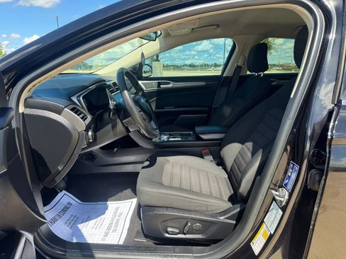 Used 2020 Ford Fusion SE FWD image 16