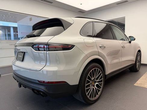 Used 2023 Porsche Cayenne Platinum Edition AWD/4WD image 7