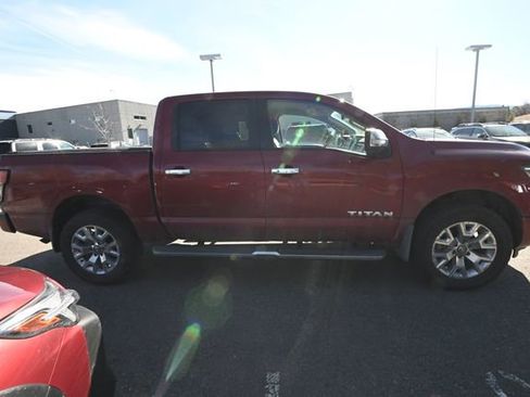 Used 2021 Nissan Titan SL image 6