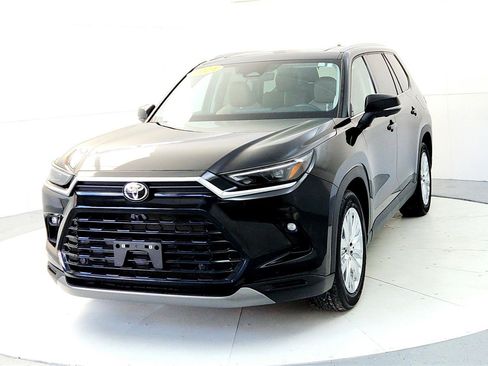 Used 2024 Toyota Grand Highlander Platinum image 2