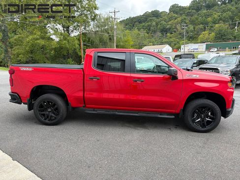 Used 2021 Chevrolet Silverado 1500 Custom Trail Boss w/ LPO, Dark Essentials Package AWD/4WD image 9