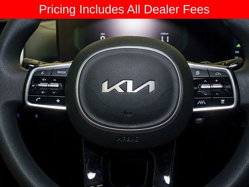 Certified 2025 Kia Sorento LX FWD image 17