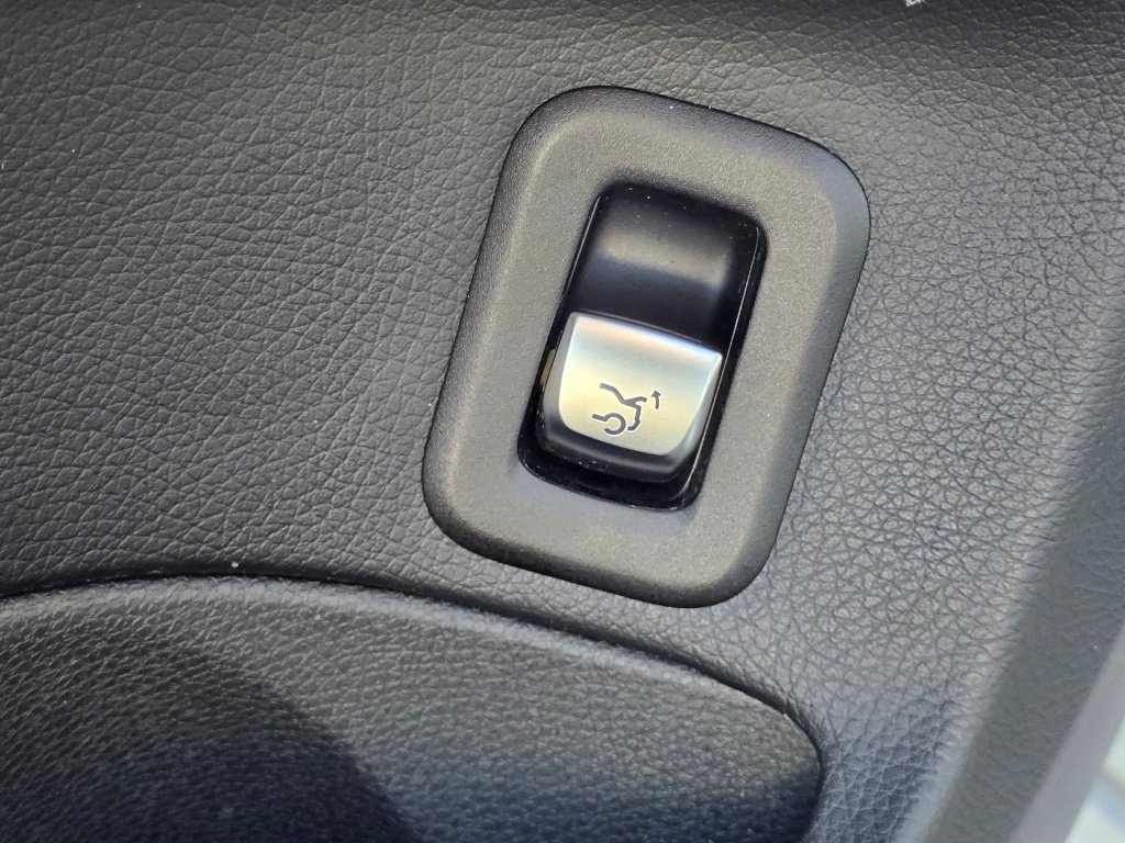 Used 2017 Mercedes-Benz C 300 4MATIC Sedan image 35