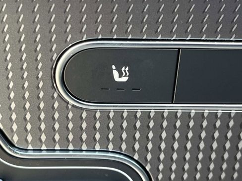 Certified 2021 Mercedes-Benz GLB 250 w/ Premium Package image 20