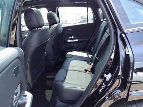 New 2025 Mercedes-Benz GLA 35 AMG 4MATIC image 11