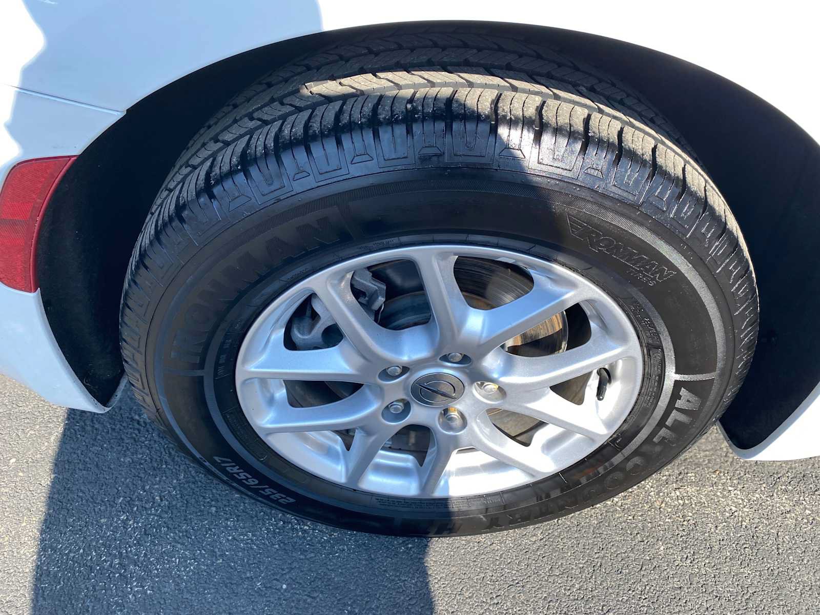 Used 2023 Chrysler Pacifica Touring-L FWD image 46
