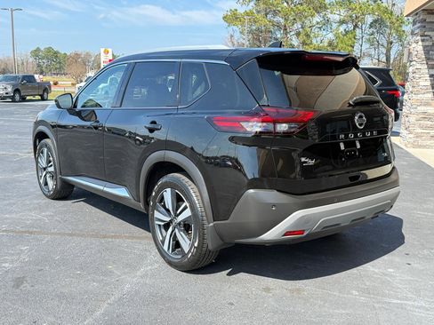 Used 2021 Nissan Rogue SL w/ Premium Package image 3