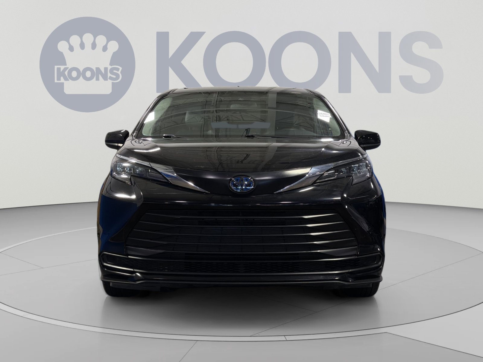 Used 2025 Toyota Sienna LE FWD image 11