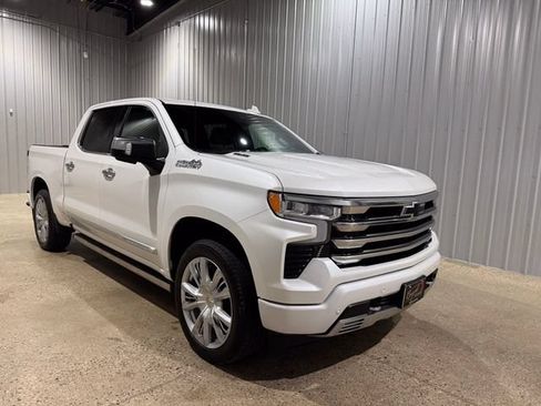 Used 2025 Chevrolet Silverado 1500 High Country AWD/4WD image 4