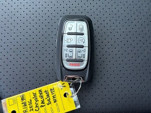 Used 2026 Chrysler Pacifica Select FWD image 31