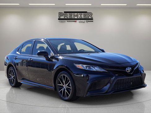 Used 2024 Toyota Camry SE image 5