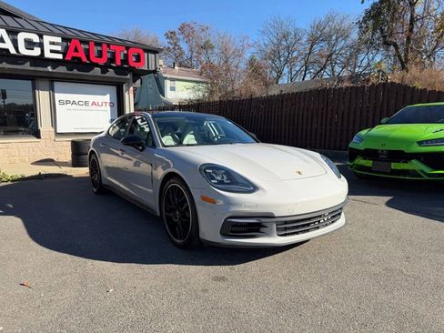 Used 2018 Porsche Panamera 4S image 8