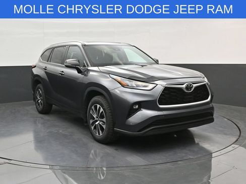 Used 2023 Toyota Highlander L AWD/4WD image 1