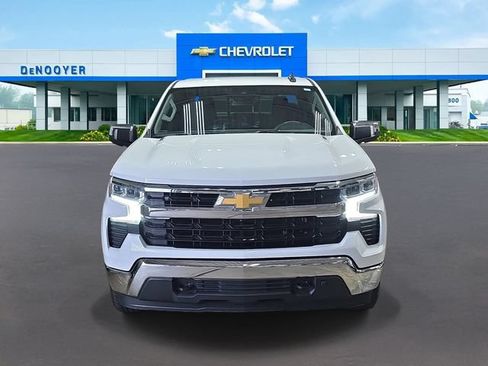 Used 2023 Chevrolet Silverado 1500 LT w/ Safety Package AWD/4WD image 4