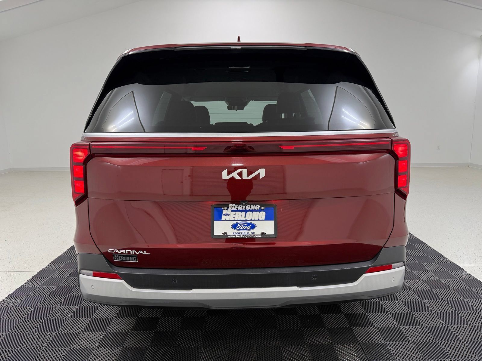 Used 2025 Kia Carnival FWD image 6