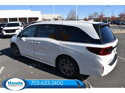 New 2026 Honda Odyssey Touring image 7