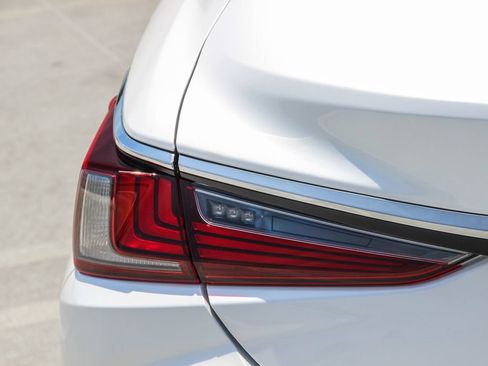 Certified 2023 Lexus ES 350 w/ Accessory Package (Z2) FWD image 8