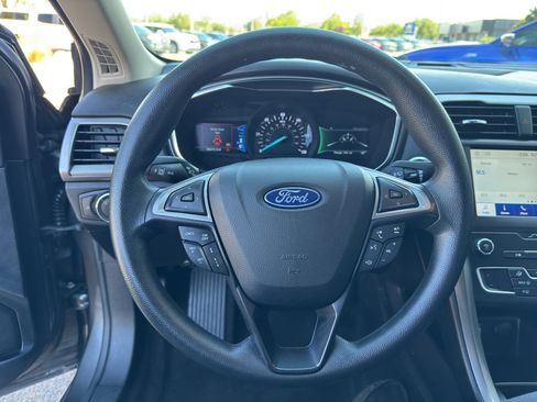 Used 2020 Ford Fusion SE image 9