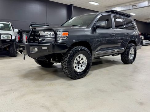 Used 2019 Toyota Land Cruiser image 2