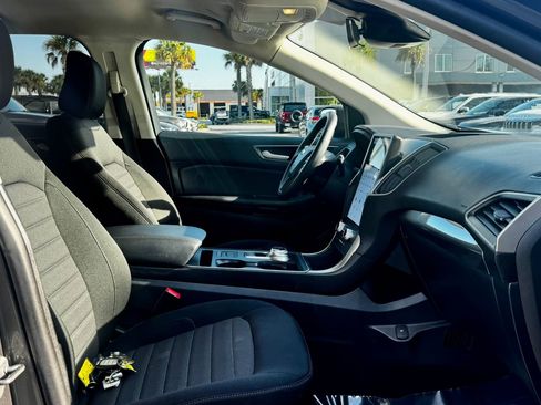 Used 2022 Ford Edge SE image 8