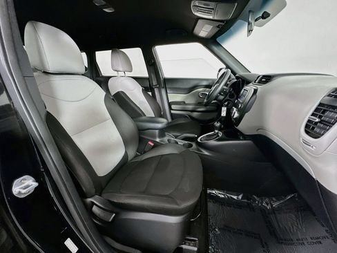 Used 2019 Kia Soul FWD image 25