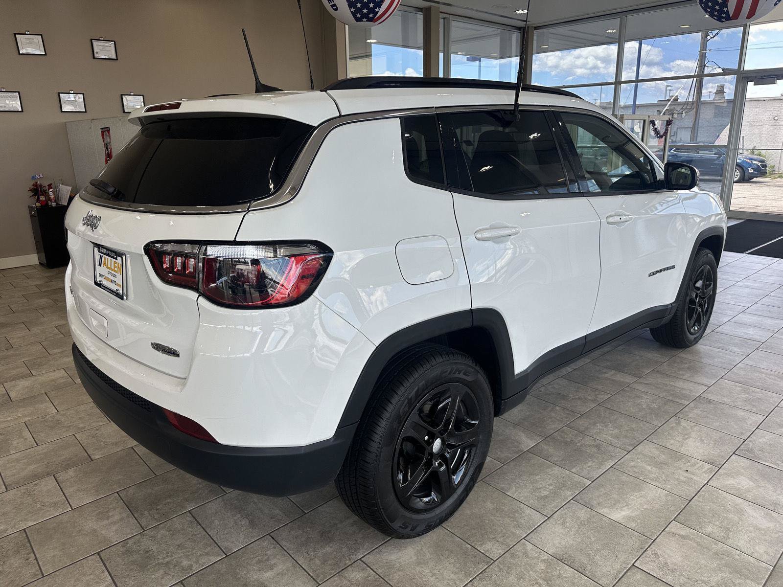 Used 2023 Jeep Compass Latitude AWD/4WD image 11
