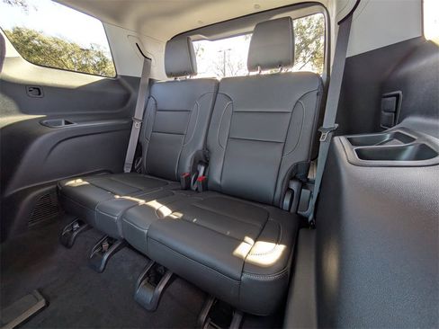 Used 2023 GMC Acadia SLT w/ Elevation Edition image 18