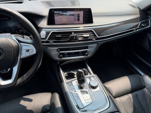 Used 2020 BMW 750i xDrive w/ Executive Package AWD/4WD image 14