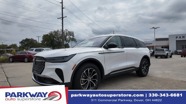 Certified 2025 Lincoln Nautilus Premier AWD/4WD image 3