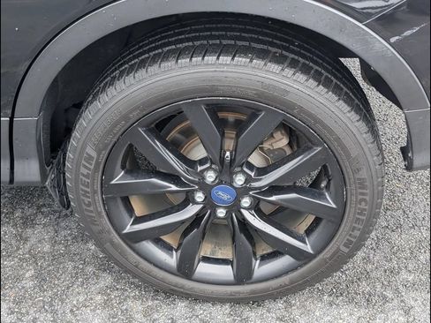Used 2017 Ford Escape SE w/ SE Sport Appearance Package FWD image 21