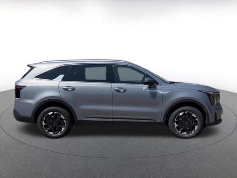 Used 2024 Kia Sorento S image 16