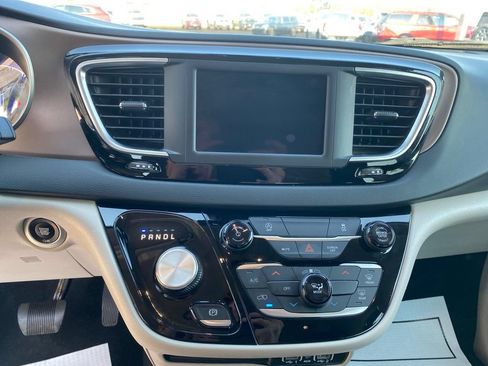 Used 2023 Chrysler Voyager LX FWD image 19