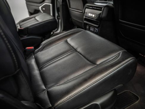 Used 2024 Jeep Wagoneer Series III AWD/4WD image 35