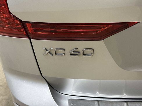 Used 2018 Volvo XC60 T6 Momentum w/ Advanced Package image 26