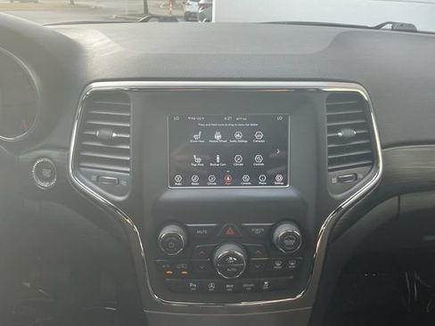 Used 2021 Jeep Grand Cherokee Laredo w/ Security & Convenience Group AWD/4WD image 22