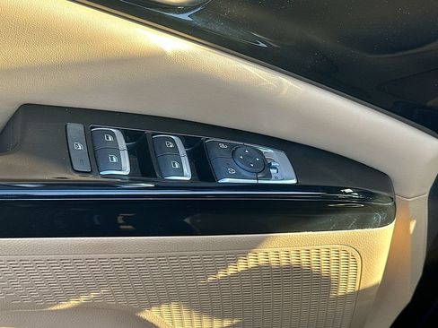 Certified 2024 Kia Carnival EX FWD image 18