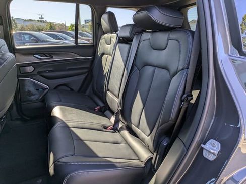New 2025 Jeep Grand Cherokee Overland w/ Trailer Tow Package AWD/4WD image 14