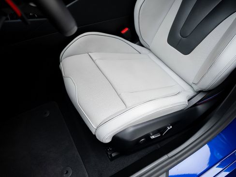 Used 2025 BMW M5 w/ Carbon Package image 65