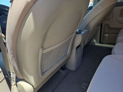 Used 2015 Kia Sedona LX w/ LX Convenience Package FWD image 19