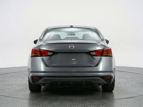 Used 2025 Nissan Altima 2.5 SV FWD image 7